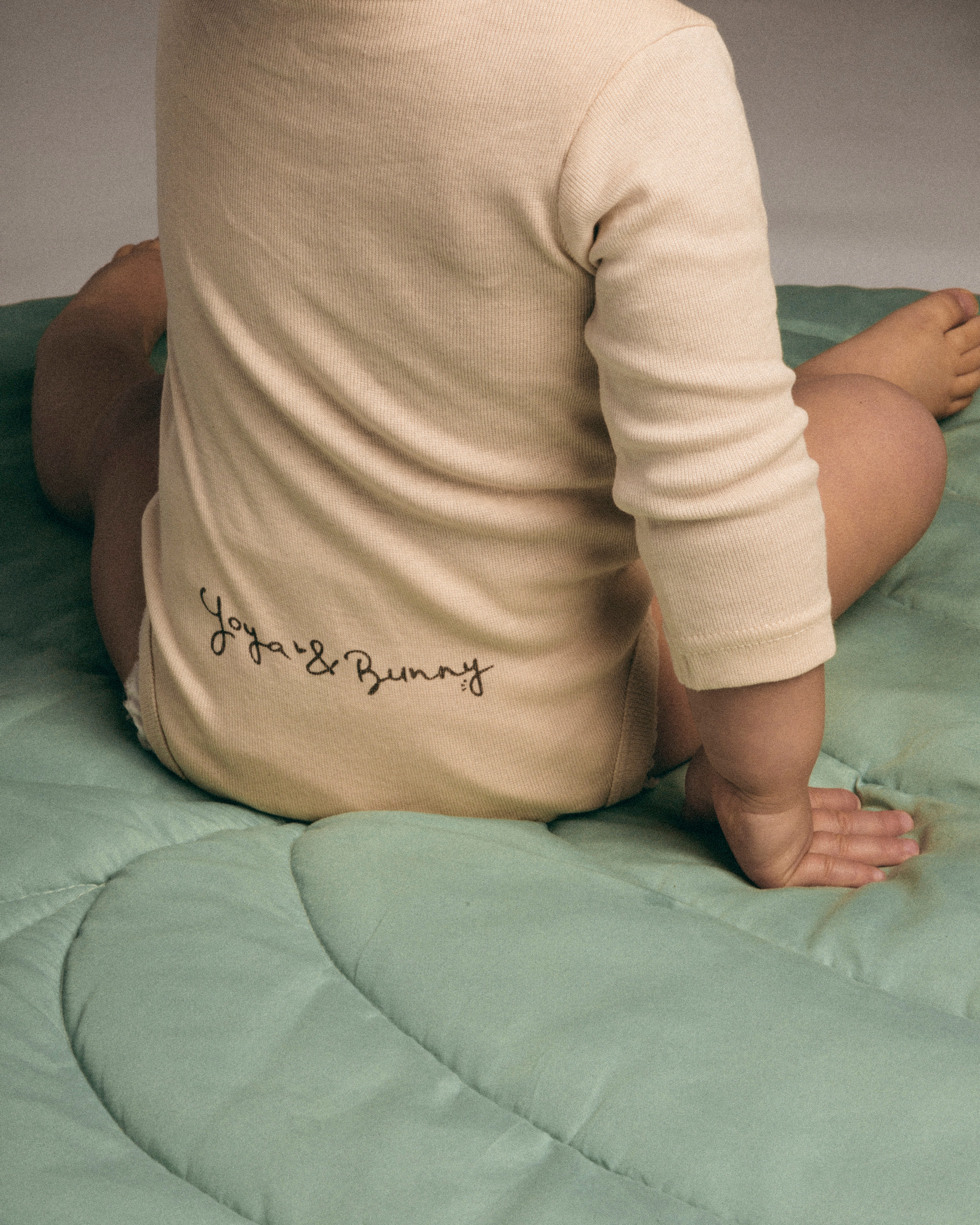 بدلة جسم بأكمام طويلة فائقة النعومة Secondary image