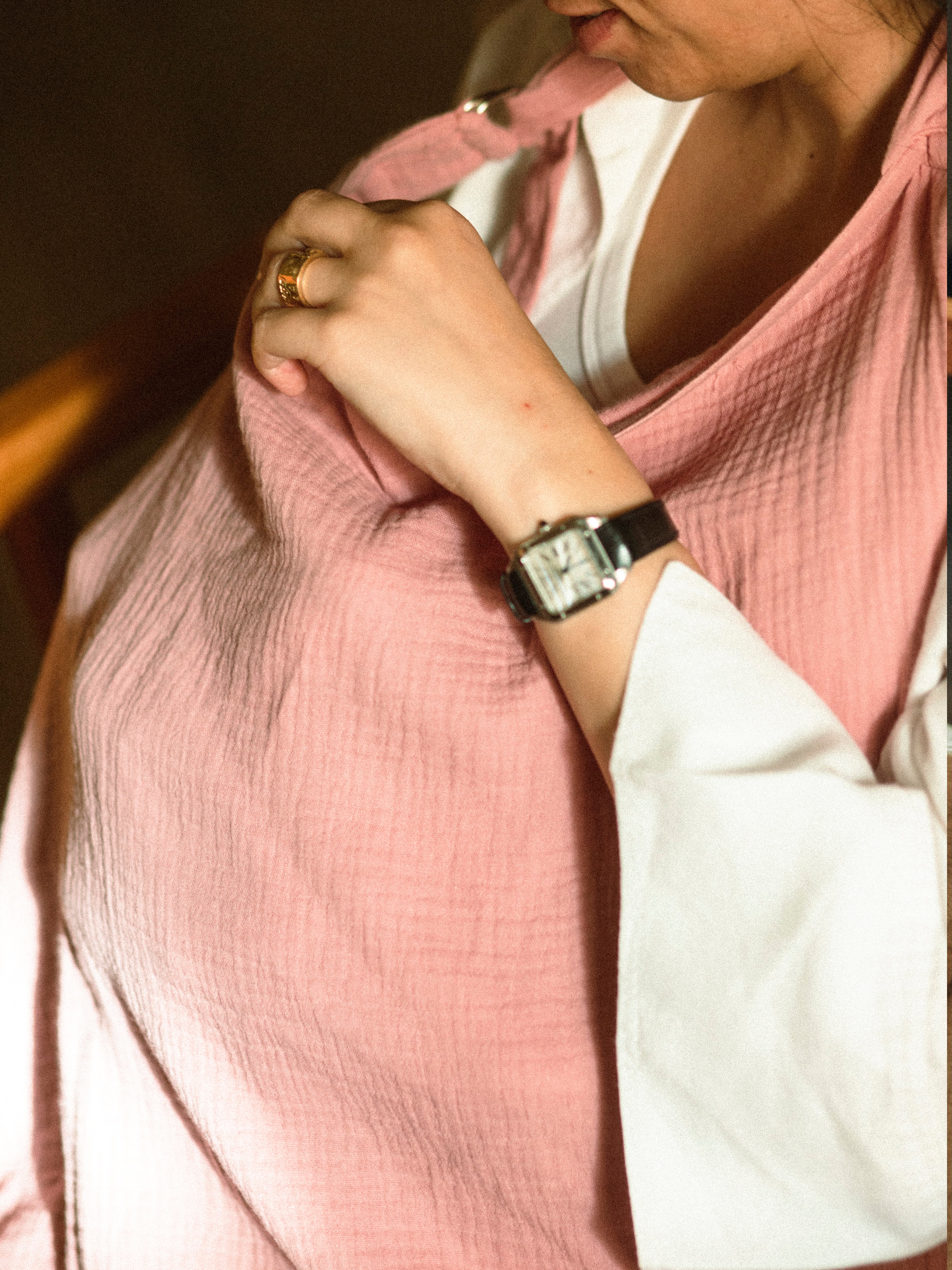 غطاء رضاعة 3 في 1، لون بني شوكولاتة، 100 × 70 سم