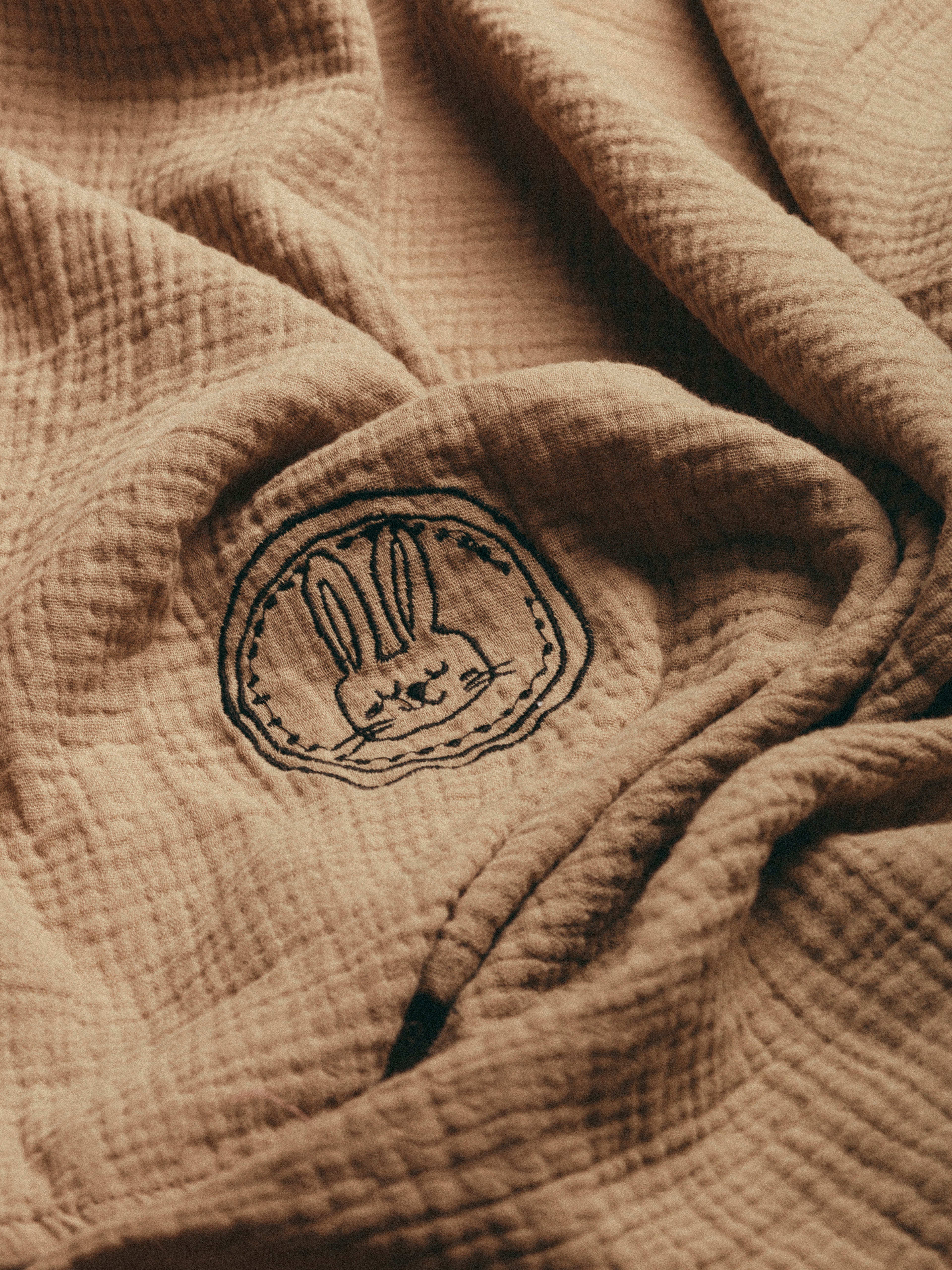 بطانية أطفال ناعمة بلون بني فاتح 120×120 سم