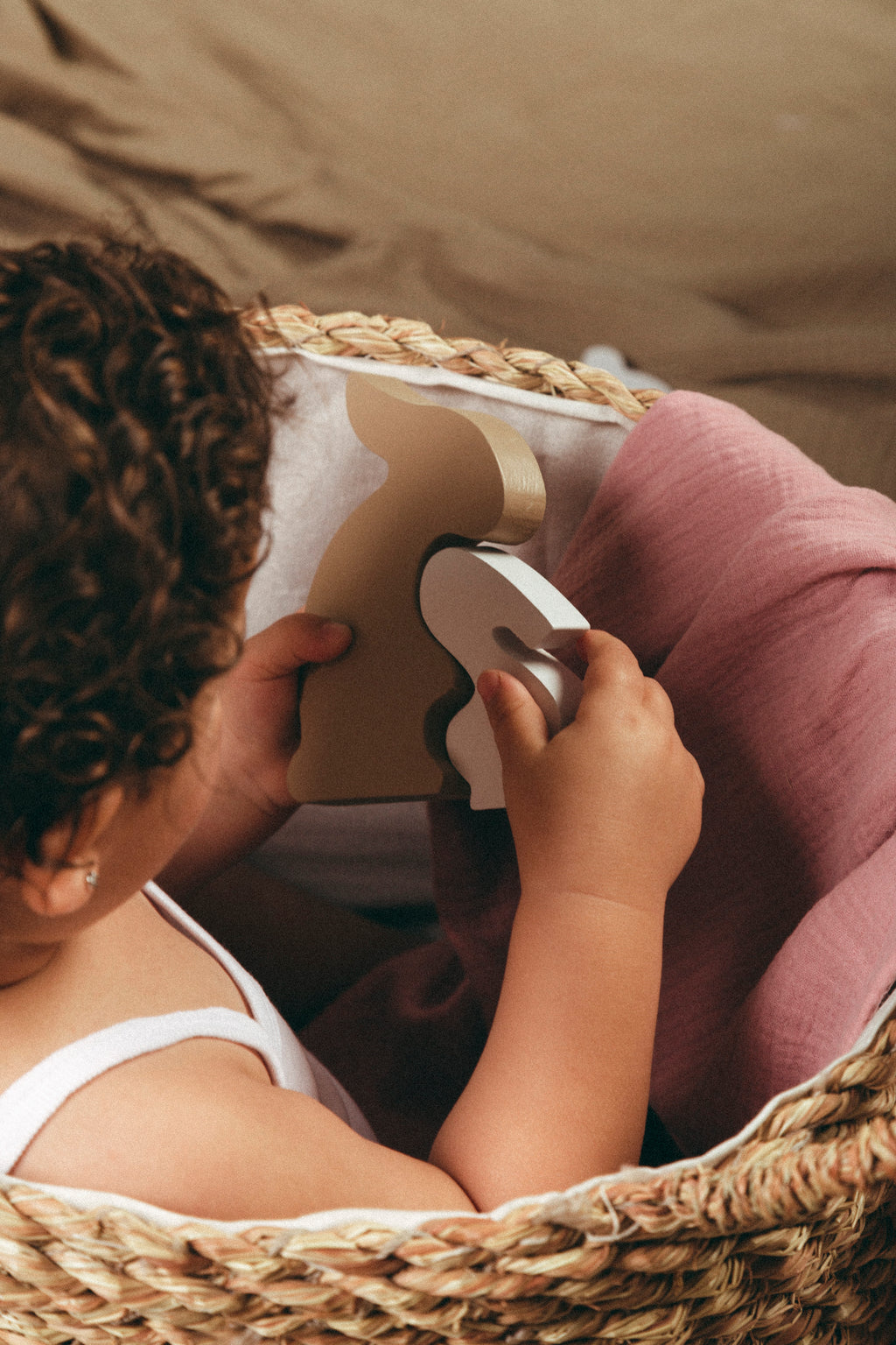 لعبة أرنب خشبية للأم وابنتها