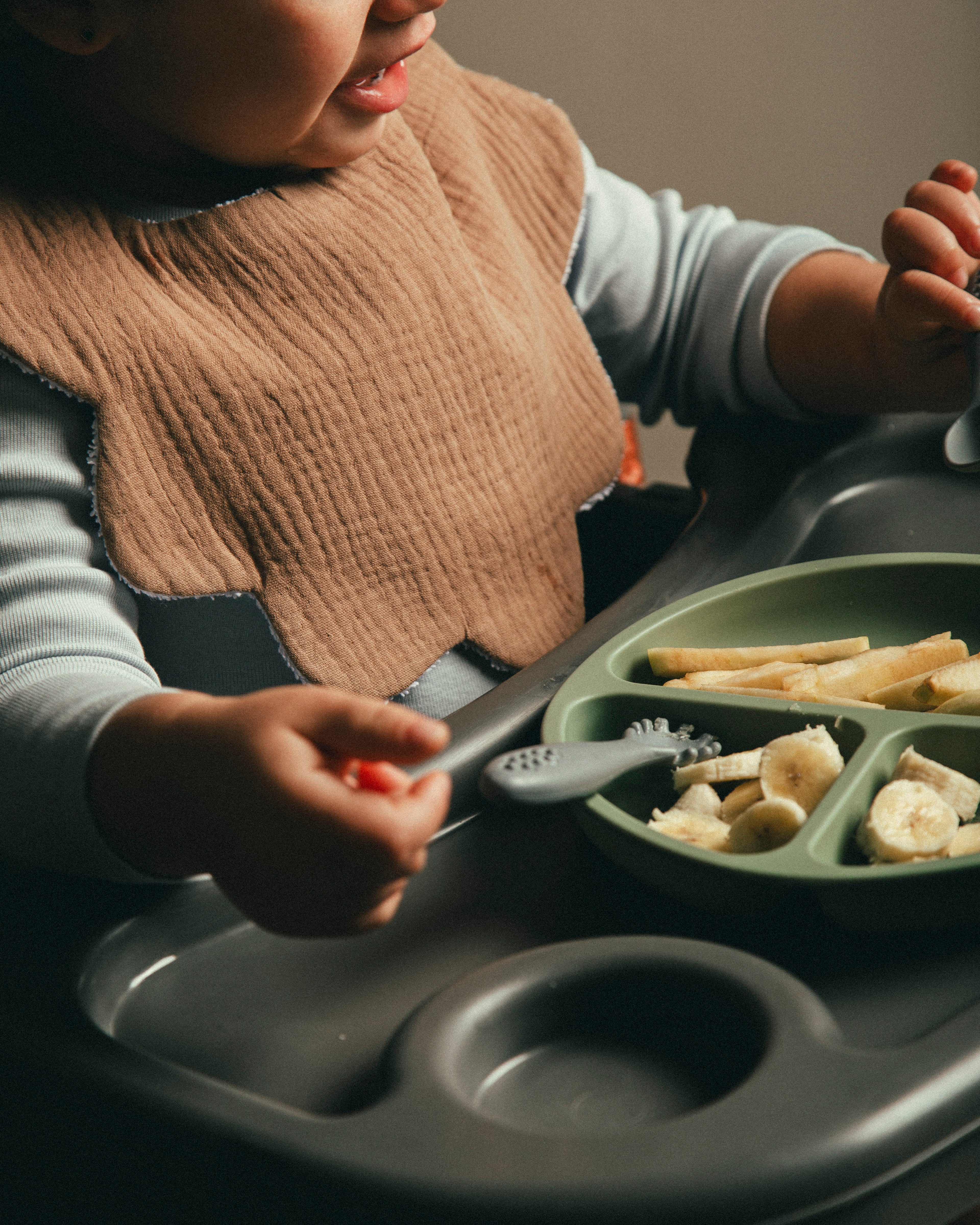 مريلة مزدوجة الطبقات باللون الأرجواني