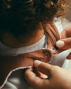 مريلة مزدوجة الطبقات باللون الأرجواني