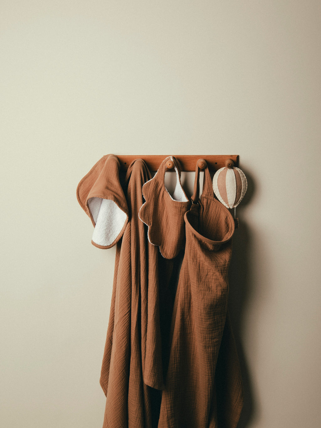 بطانية أطفال ناعمة بلون بني فاتح 120×120 سم