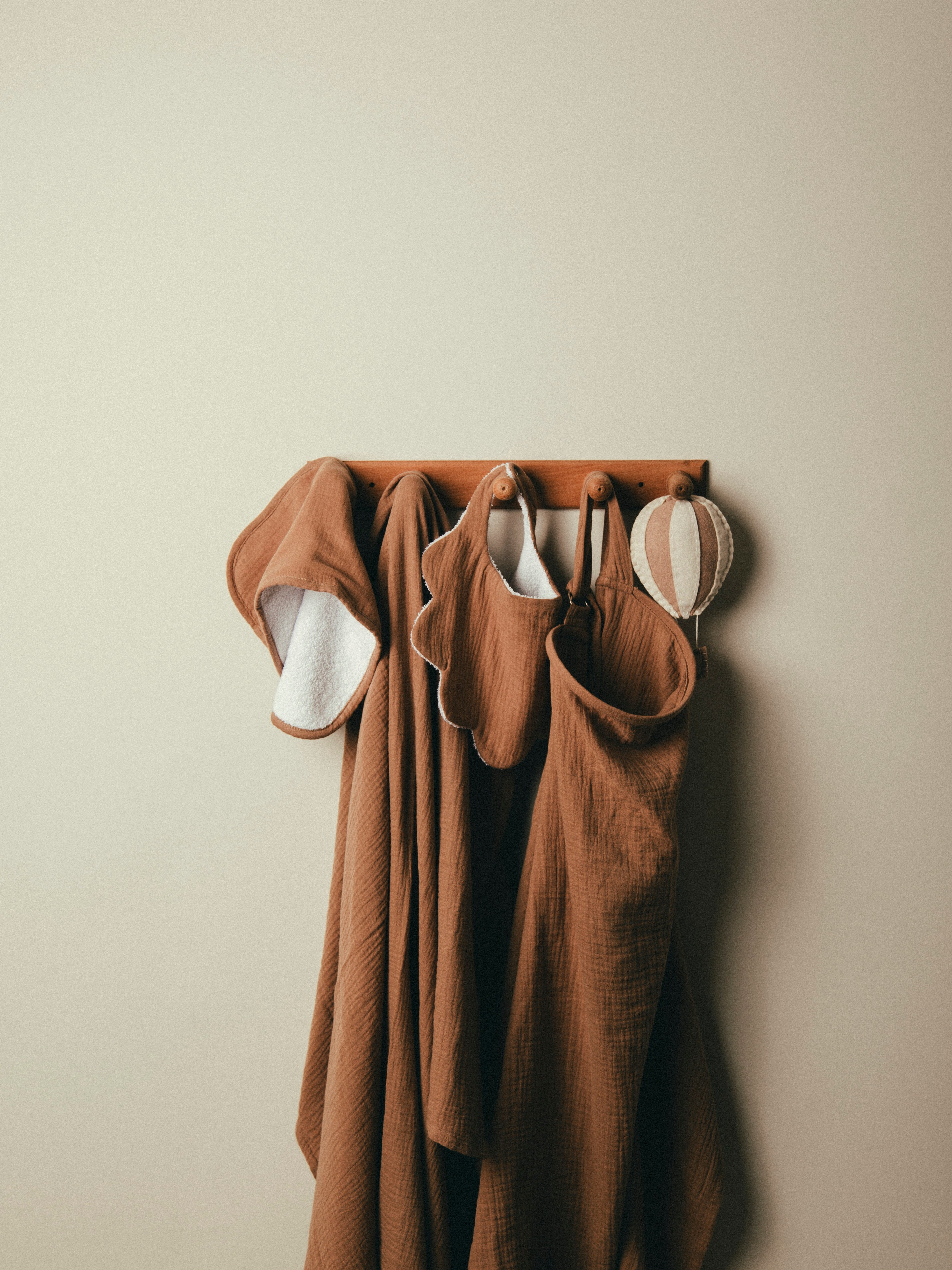 بطانية أطفال ناعمة بلون بني فاتح 120×120 سم