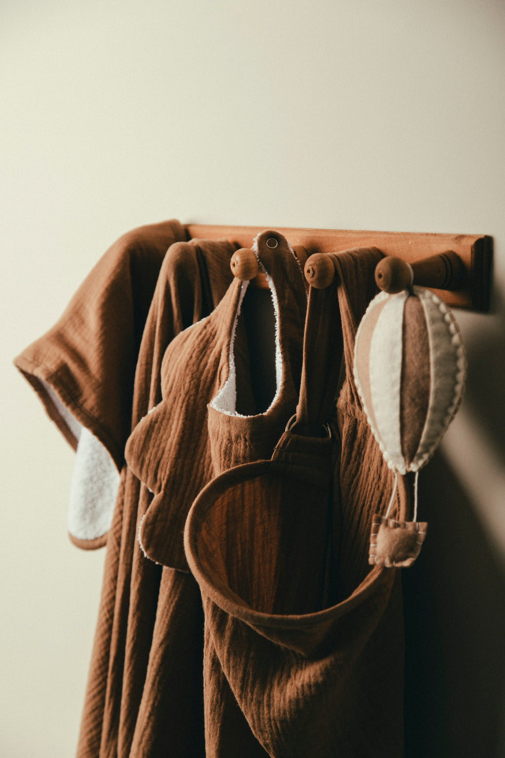 بطانية أطفال ناعمة بلون بني فاتح 120×120 سم