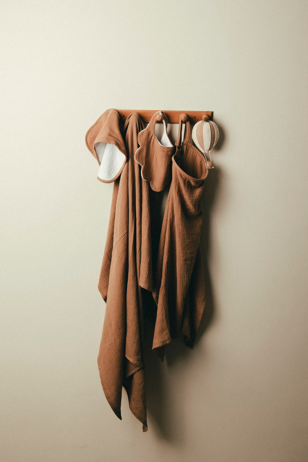 بطانية أطفال ناعمة بلون بني فاتح 120×120 سم