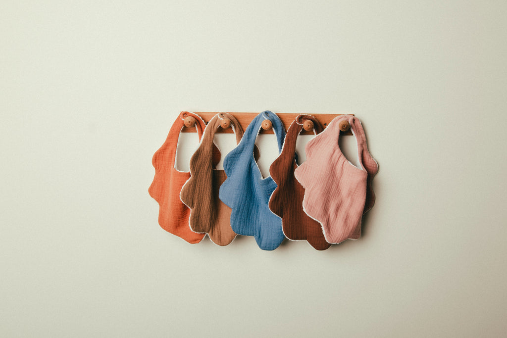 مريلة مزدوجة الطبقات باللون الأرجواني