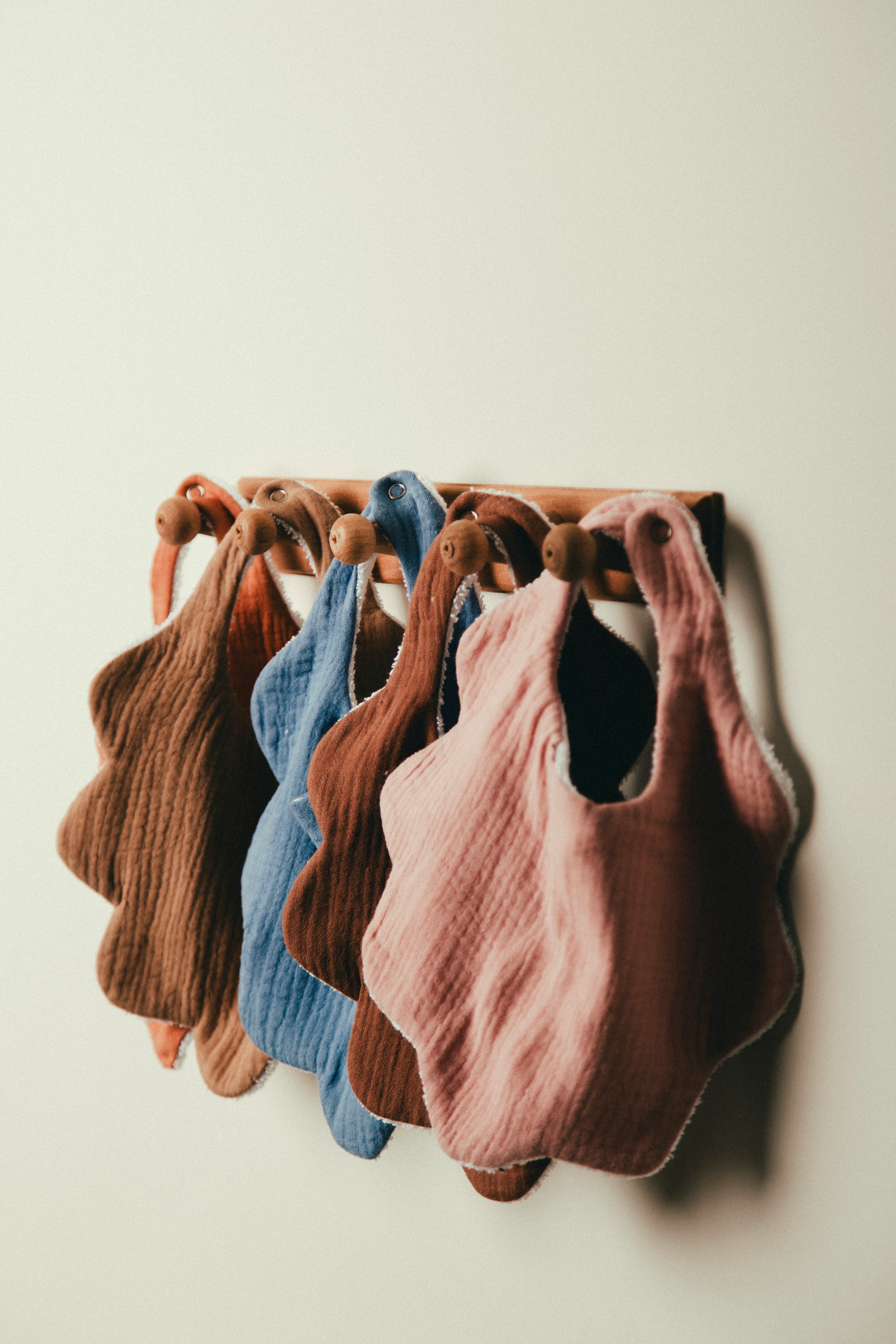 مريلة مزدوجة الطبقات باللون الأرجواني