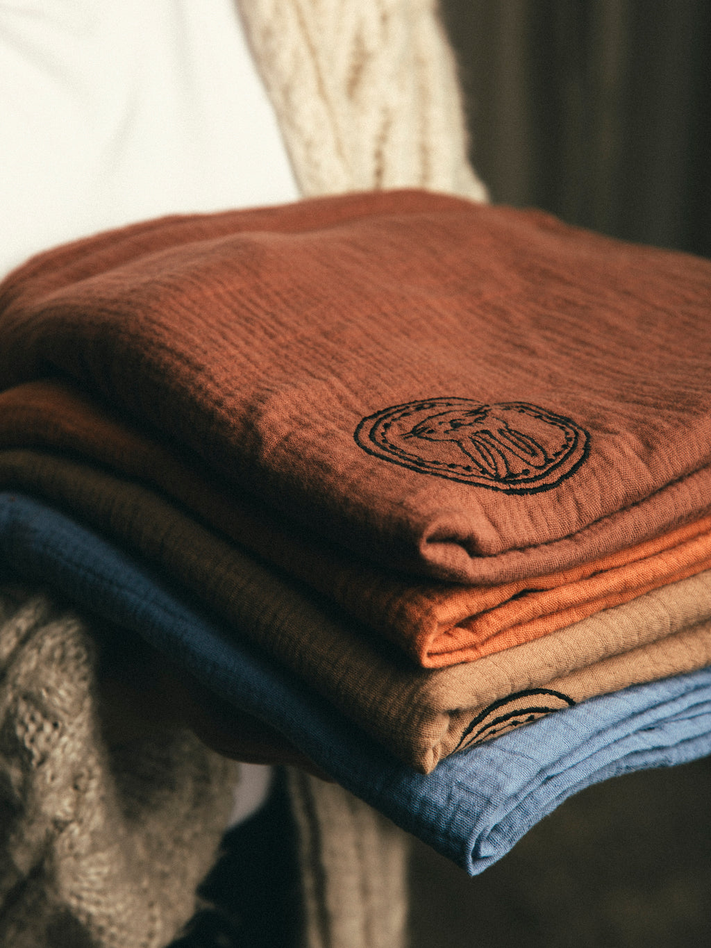 بطانية أطفال ناعمة بلون بني فاتح 120×120 سم