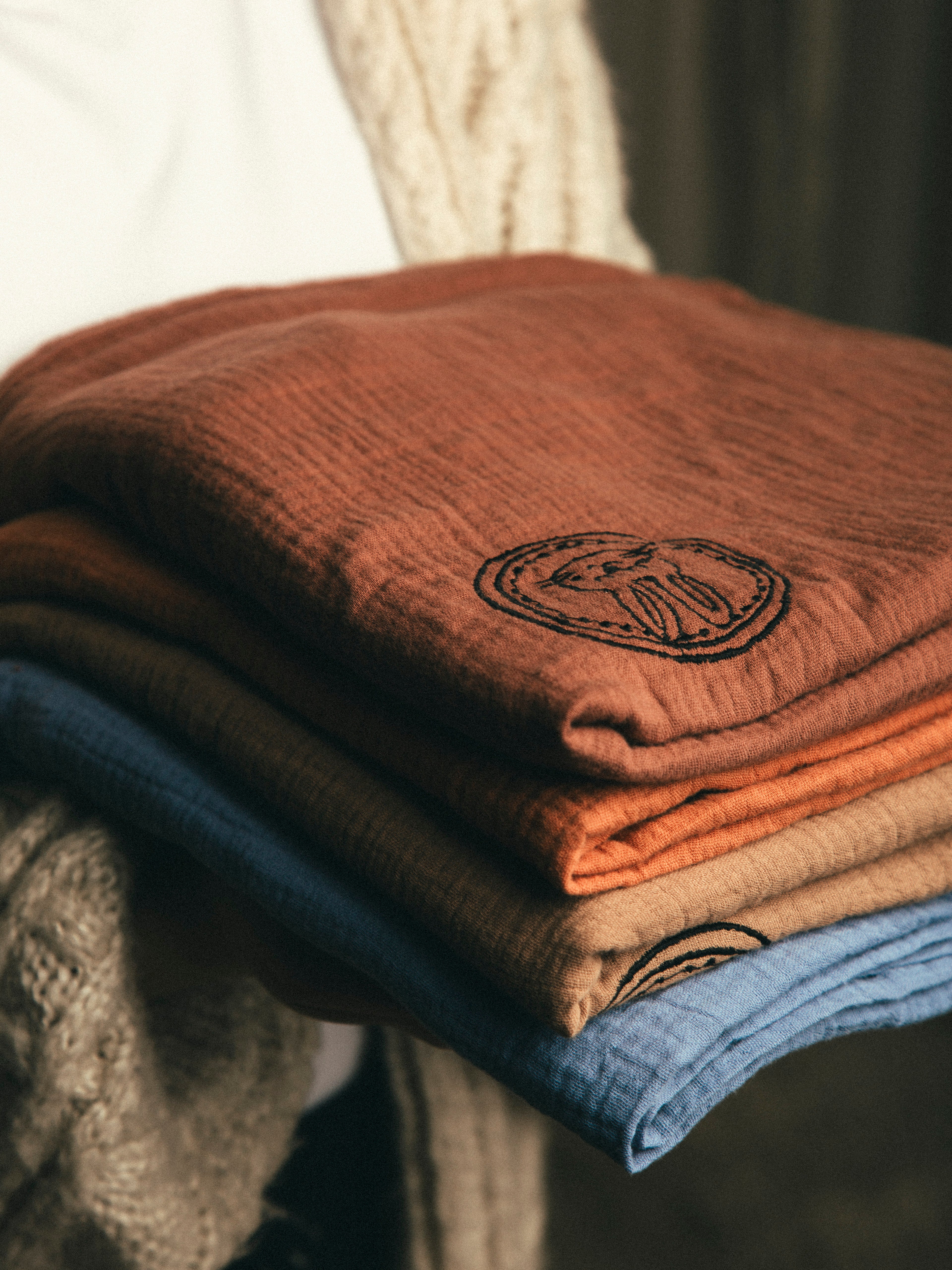 بطانية أطفال ناعمة بلون بني فاتح 120×120 سم