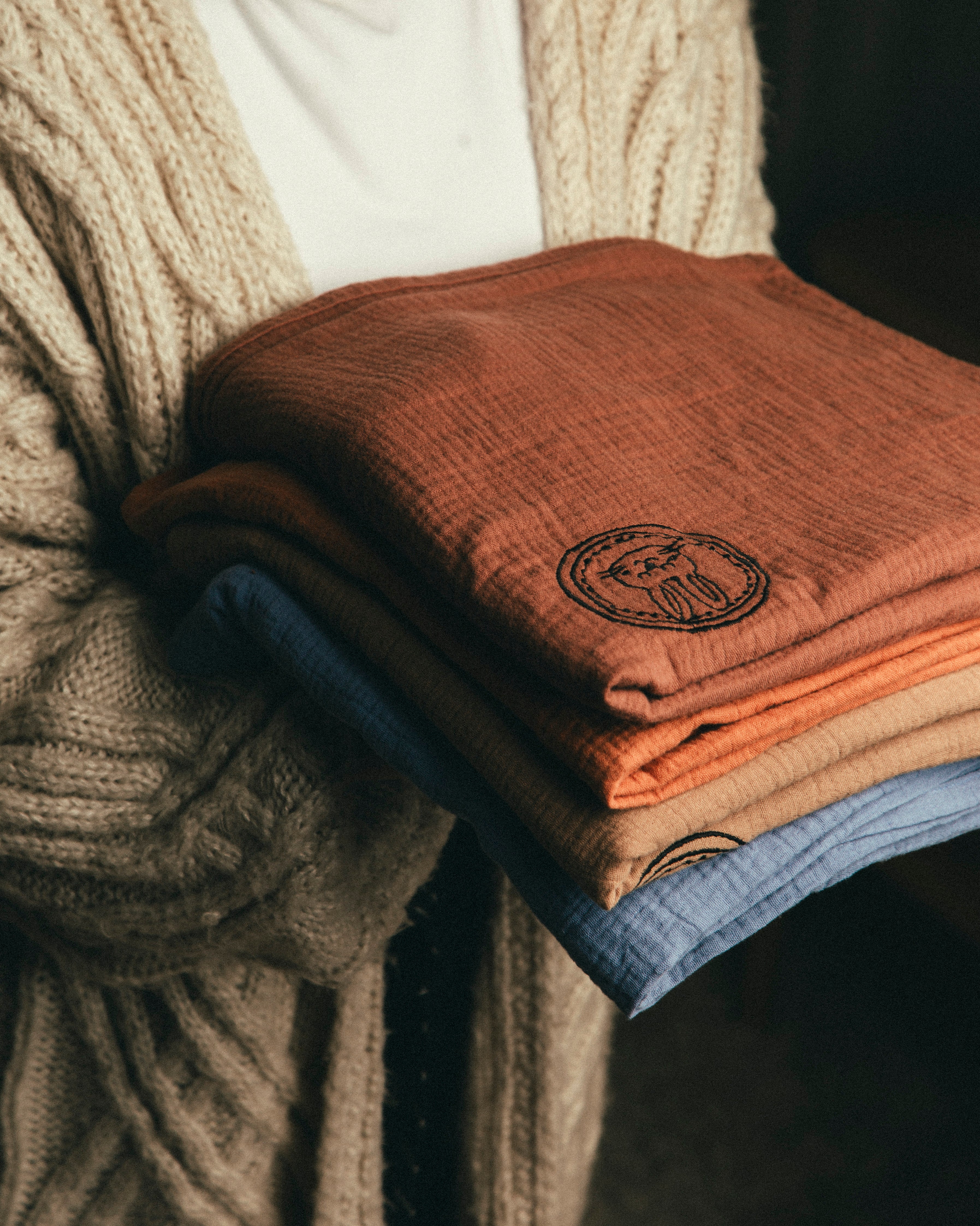 بطانية أطفال ناعمة بلون بني فاتح 120×120 سم