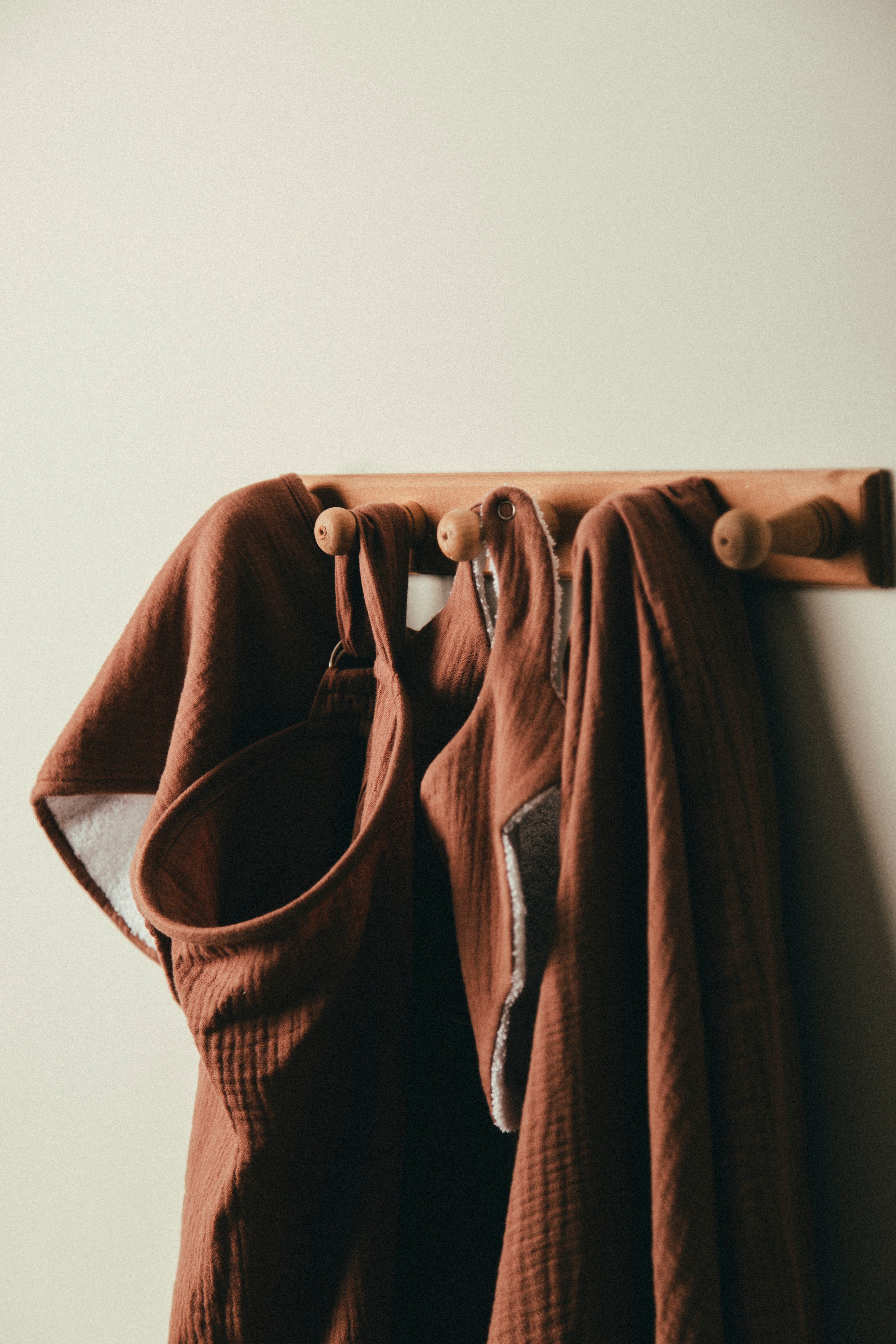 غطاء رضاعة 3 في 1، لون بني شوكولاتة، 100 × 70 سم